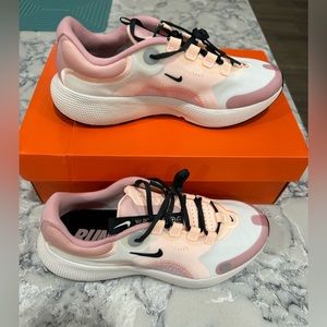 New Unworn-Nike React Escape Running Sneakers Size 8.5